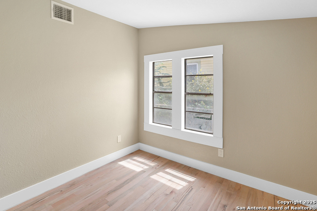 Image 27 of 34 For 926 Nolan St