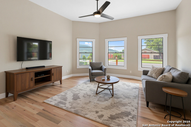 Image 3 of 34 For 926 Nolan St