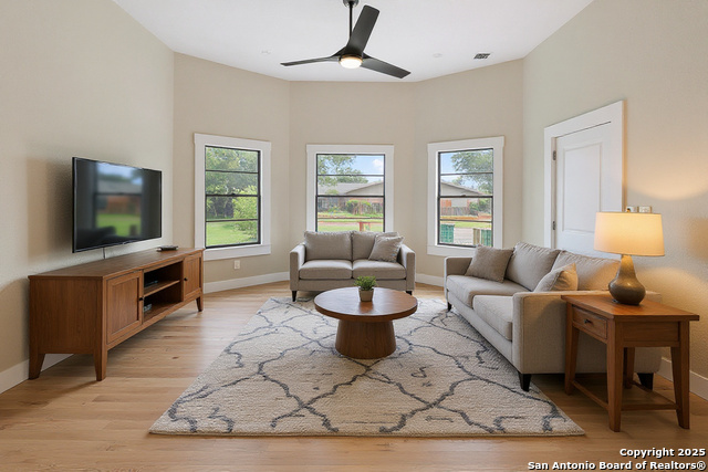 Image 4 of 34 For 926 Nolan St