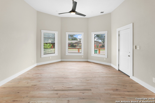 Image 5 of 34 For 926 Nolan St