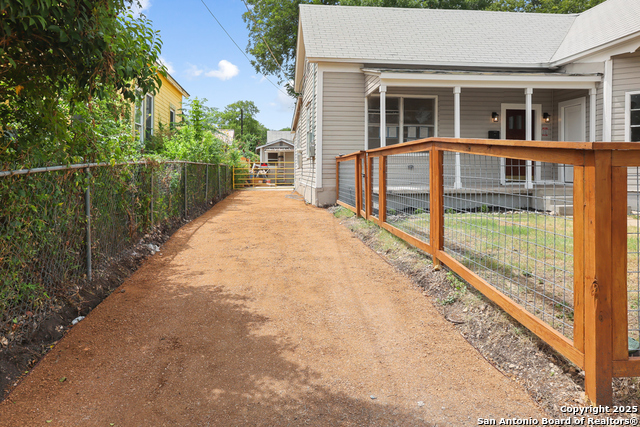 Image 9 of 34 For 926 Nolan St