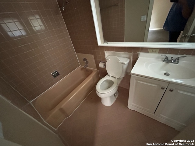 Image 10 of 21 For 167 Ave Del Rey