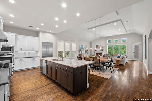 Listing photo id 13 for 612 Ogden  