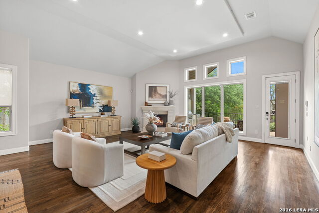 Listing photo id 20 for 612 Ogden  