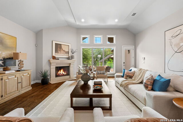 Listing photo id 21 for 612 Ogden  