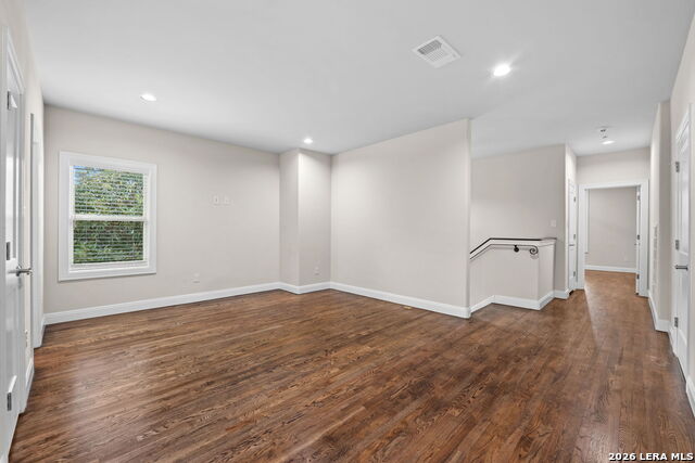 Listing photo id 5 for 612 Ogden  