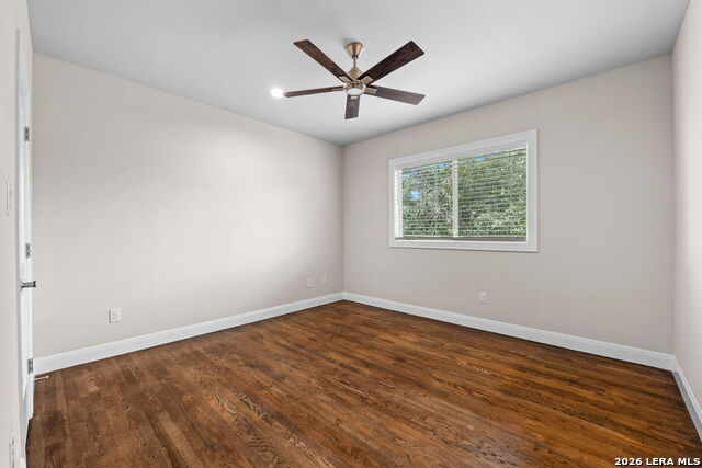 Listing photo id 7 for 612 Ogden  