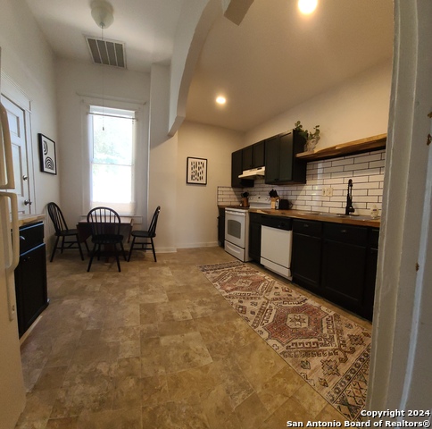 Image 12 of 16 For 423 Magnolia W 1