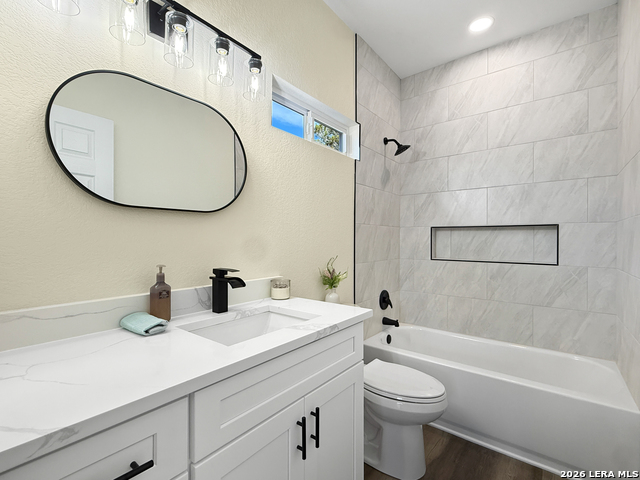 Image 14 of 17 For 656 Skyline Dr