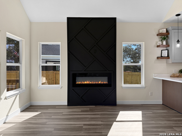 Image 7 of 17 For 656 Skyline Dr