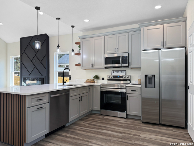 Image 8 of 17 For 656 Skyline Dr