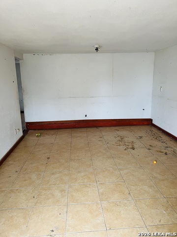 Image 13 of 15 For 817 El Paso  