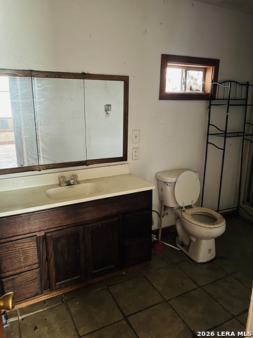 Image 14 of 15 For 817 El Paso  