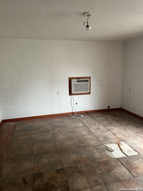 Image 15 of 15 For 817 El Paso  