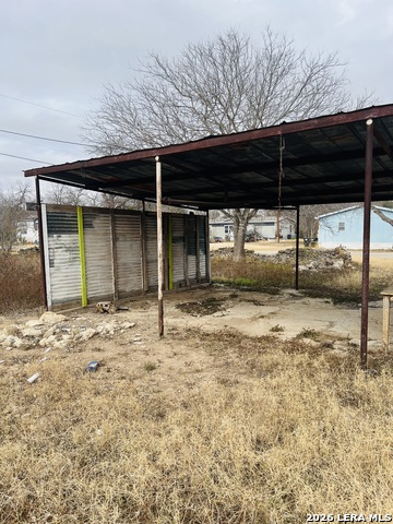 Image 4 of 15 For 817 El Paso  