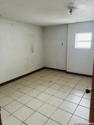 Image 9 of 15 For 817 El Paso  