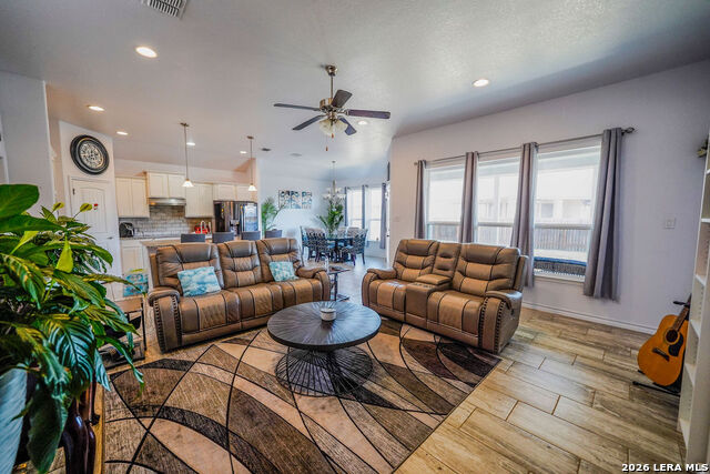 Image 4 of 43 For 104 Fairway  