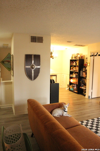 Image 2 of 15 For 2935 Nacogdoches  115