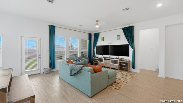 Image 13 of 38 For 5931 Corsicana