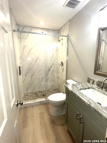 Image 16 of 17 For 329 Taft Blvd