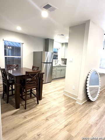 Image 3 of 17 For 329 Taft Blvd