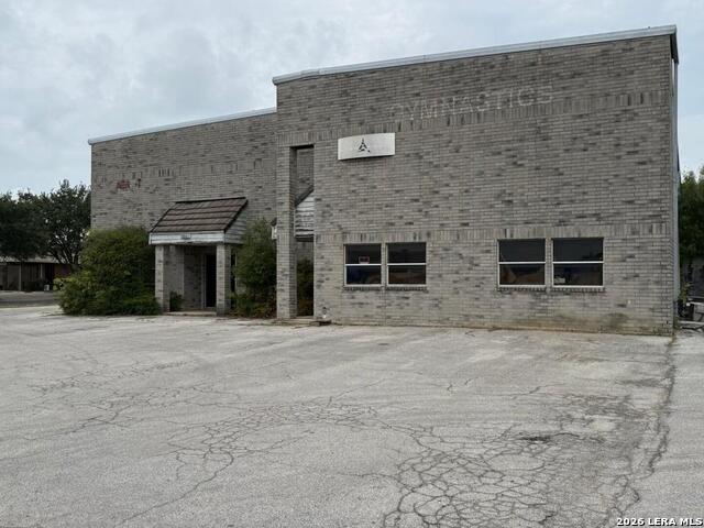 Image 2 of 12 For 7927 Mainland