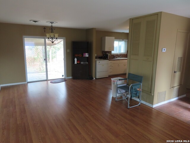 Image 2 of 33 For 5911 Shoreview Pl