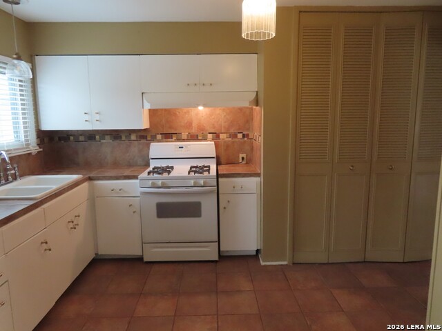 Image 3 of 33 For 5911 Shoreview Pl