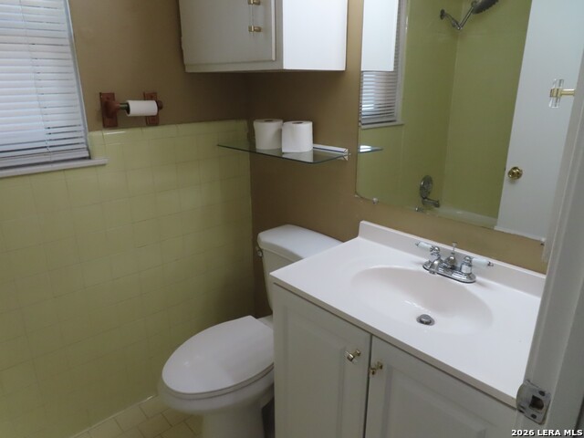 Image 5 of 33 For 5911 Shoreview Pl