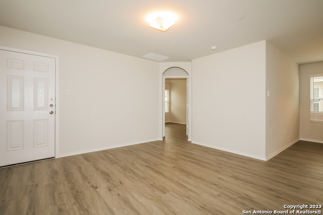 Listing photo id 5 for 9334 Evening Shade Court