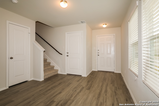 Listing photo id 7 for 9334 Evening Shade Court