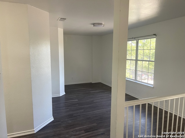 Image 5 of 10 For 7126 Lynn Lake