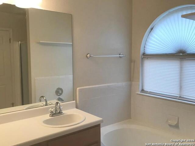 Image 6 of 10 For 7126 Lynn Lake