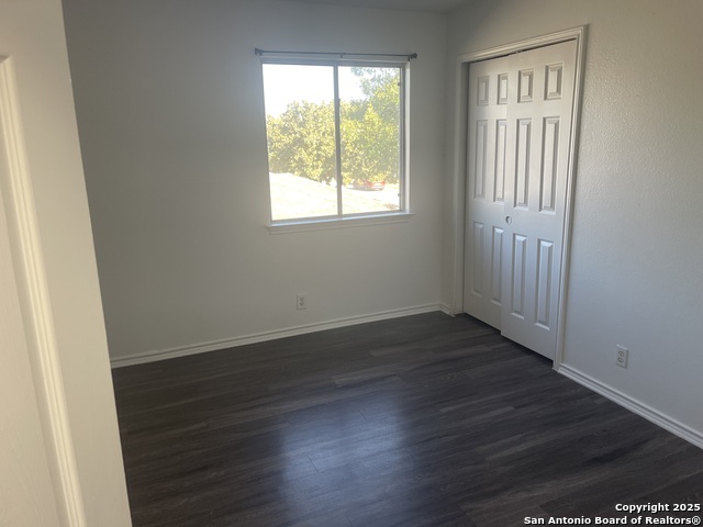 Image 7 of 10 For 7126 Lynn Lake