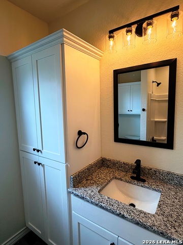 Image 10 of 13 For 600a 10th  