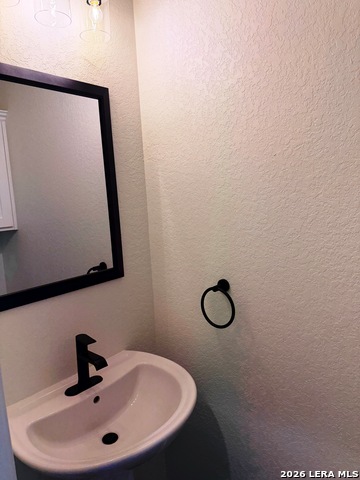 Image 7 of 13 For 600a 10th  