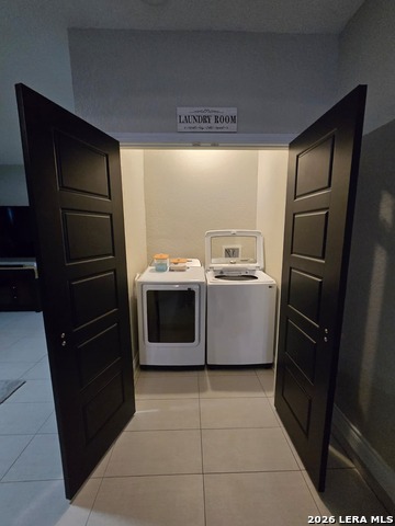 Image 22 of 35 For 8410 Shallow Creek