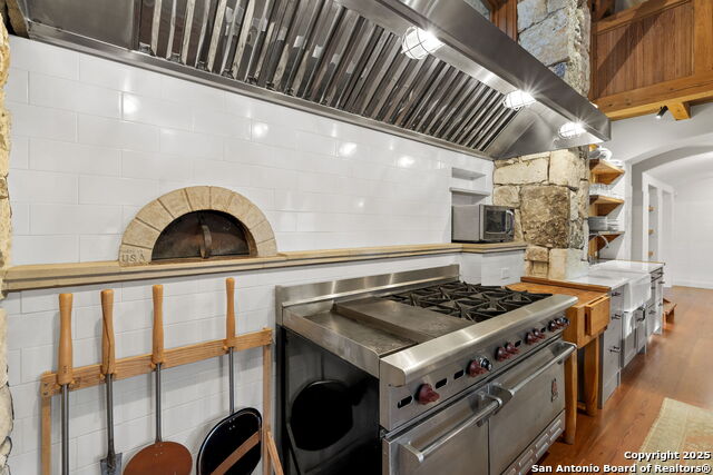 Listing photo id 9 for 317 Limestone Creek