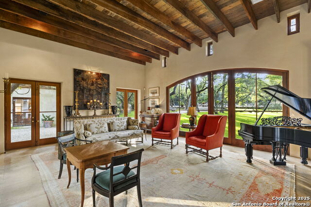 Listing photo id 12 for 317 Limestone Creek