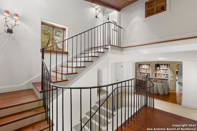 Listing photo id 13 for 317 Limestone Creek