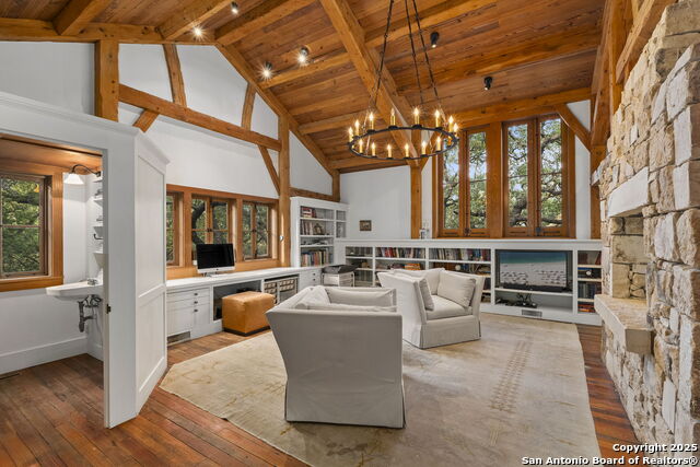 Listing photo id 17 for 317 Limestone Creek