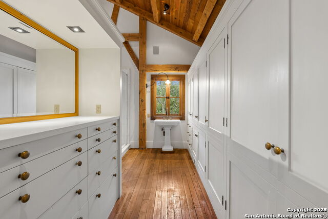 Listing photo id 21 for 317 Limestone Creek