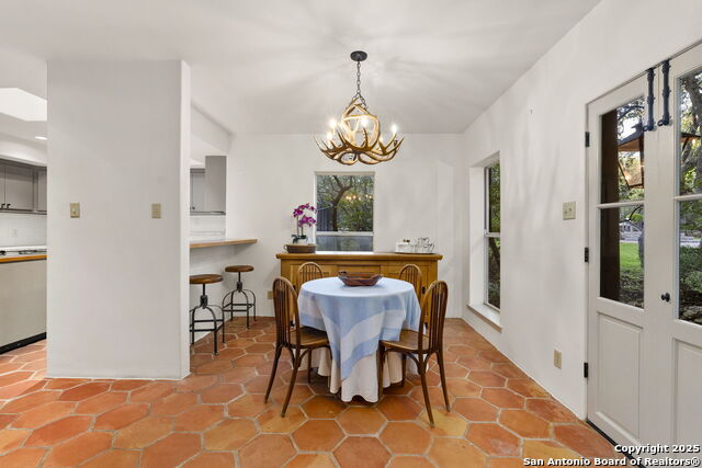 Listing photo id 33 for 317 Limestone Creek