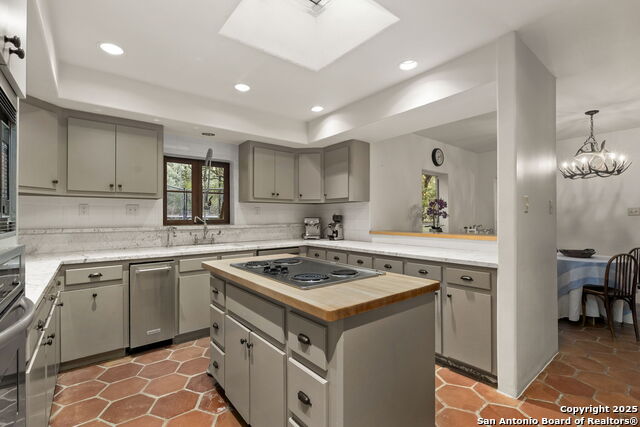 Listing photo id 34 for 317 Limestone Creek