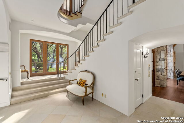 Listing photo id 2 for 317 Limestone Creek