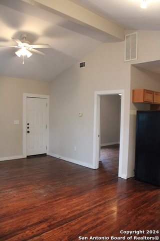 Image 10 of 27 For 415 Kendall St