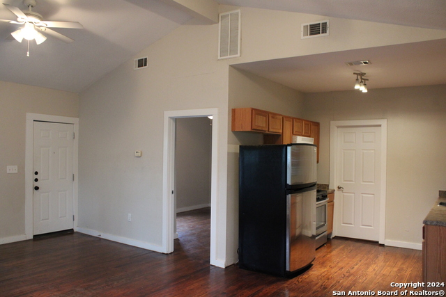 Image 13 of 27 For 415 Kendall St