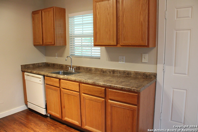 Image 15 of 27 For 415 Kendall St