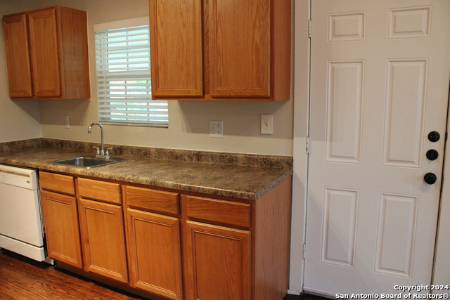 Image 16 of 27 For 415 Kendall St