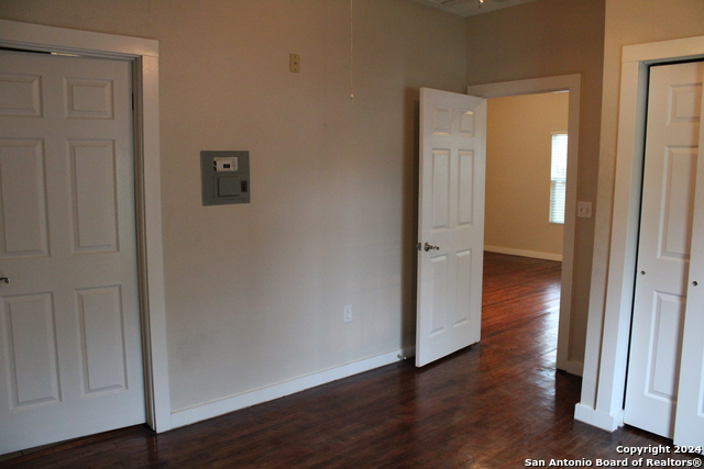 Image 17 of 27 For 415 Kendall St